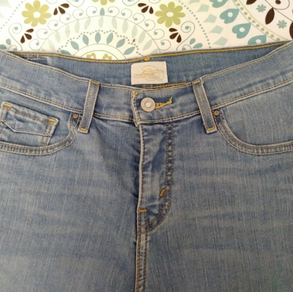 515 Levi Strauss Capris for women. Levis San Francisco. Capri Denim for woman - Picture 4 of 5